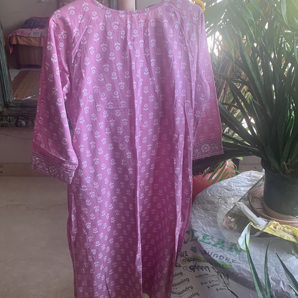 Onion pink kurta. 3/4 sleeves. with subtle silver work. size L - Picture 4 of 4
